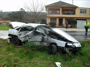 Accidente de tráfico na parroquia de Entrecruces, no Concello de Carballo