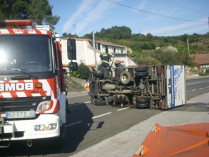 Accidente de tráfico na parroquia de Tiobre, no Concello de Betanzos