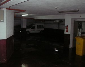 Se inunda un garaje en la Avenida Brasil, en el término municipal de Santa Comba