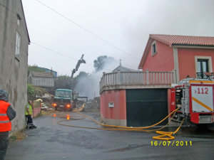 Extinguido un incendio nun alpendre na parroquia de Paiosaco, no termo municipal da Laracha