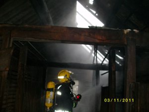 Extinguido un incendio en un cobertizo en la parroquia de Cances, en el ayuntamiento de Carballo